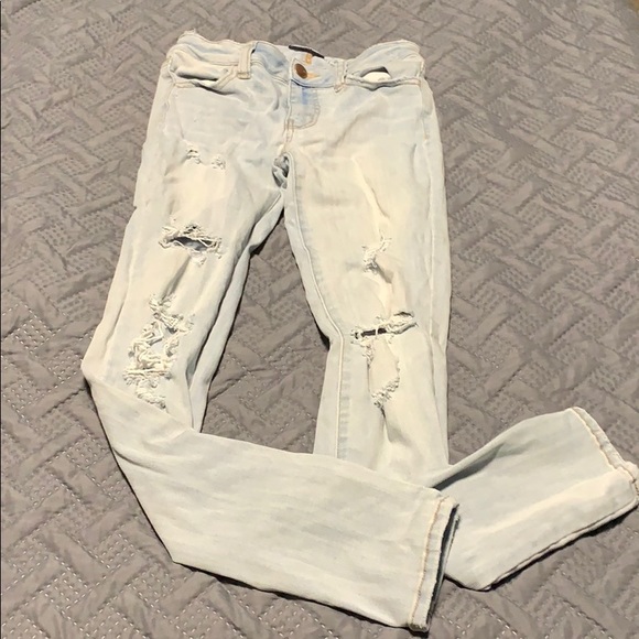 American Eagle Outfitters Denim - Light wash ripped jeans
